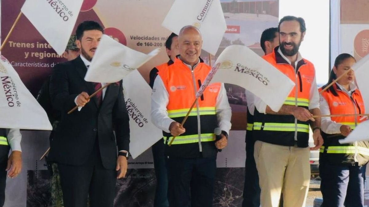 Samuel García, Jesús Esteva y Andrés Lajous en el banderazo del tren de pasajeros Saltillo-Nuevo Laredo.