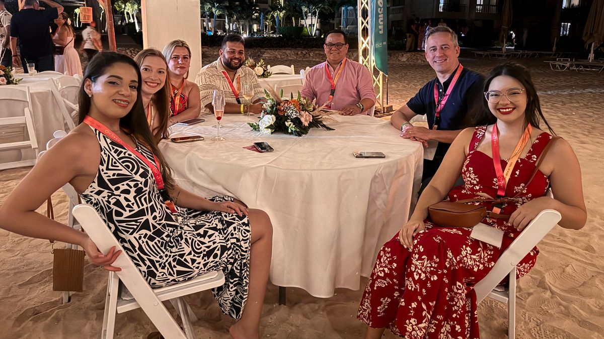 Cena de bienvenida en el Curazao Marriott Beach Resort. 