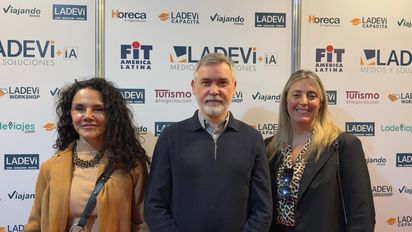 Viviana Fernández, organizadora y acompañante de viajes a New York; Mariano Anguera, ventas Plaza Bohemia; Natalia Persec, responsable de Amigas Modo Viaje.