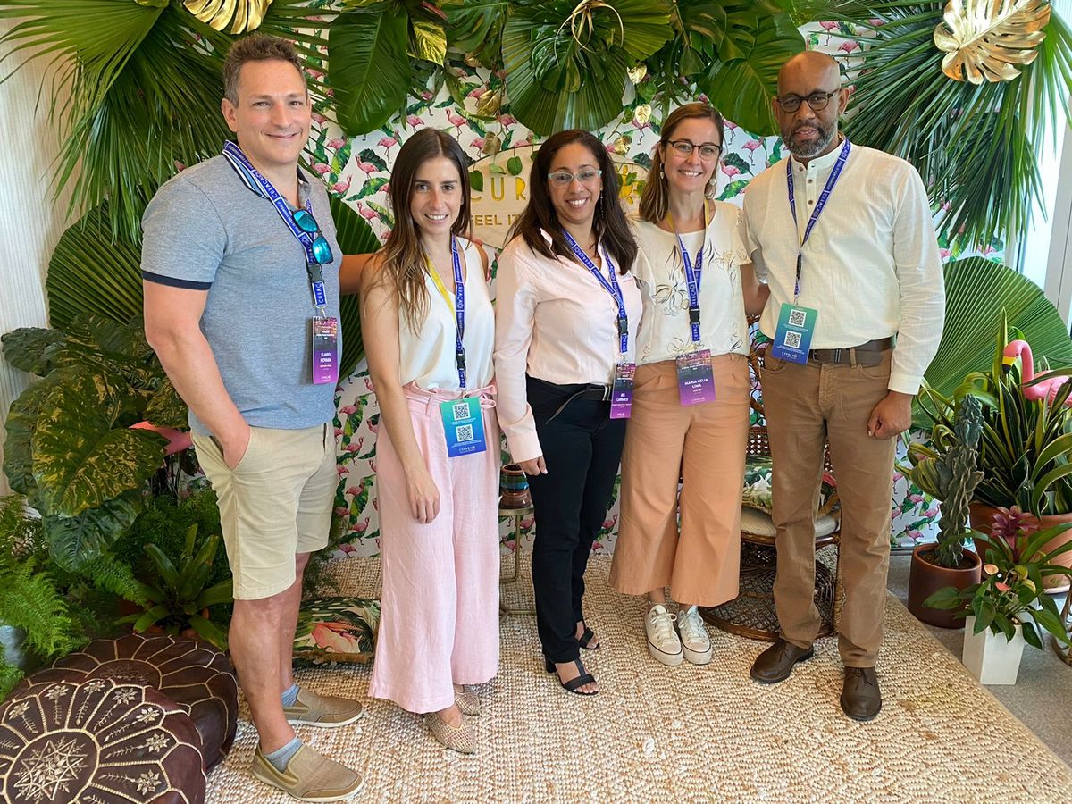 Mayoristas y miembros de la Oficina de Turismo de Curazao.