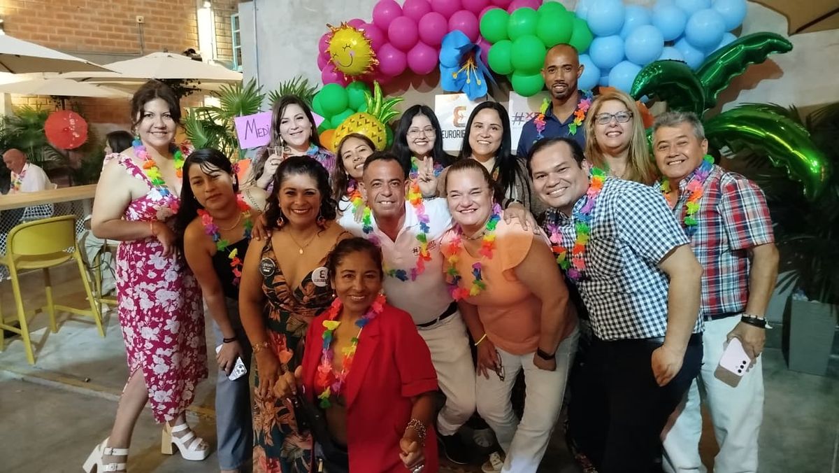 La fiesta hawaiana tuvo una exitosa convocatoria.