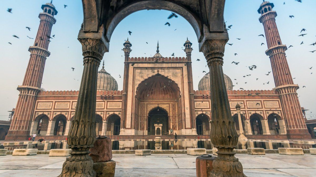 Vacaciones en Asia: Delhi, la capital de la India, es una metrópolis que combina una historia milenaria con una vibrante modernidad.