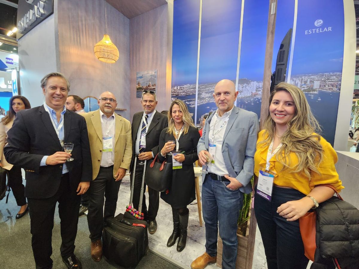 La Agencia de Viajes está cumpliendo 20 años en Colombia y para celebrarlo brinda con clientes y amigos en su stand en la Vitrina Turística Anato 2023.