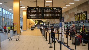 Aeropuerto Jorge Chávez suspendido por incendio de avión