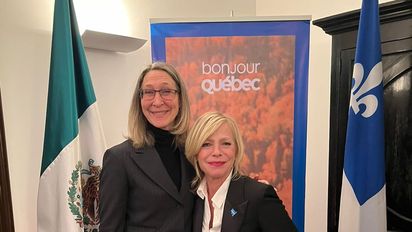 La delegada general de Québec en México, Stéphanie Allard;&nbsp;y la ministra Caroline Proulx.