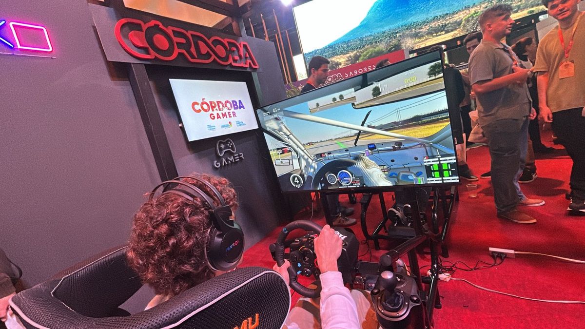 Emulador de carreras presente en el stand de Córdoba.