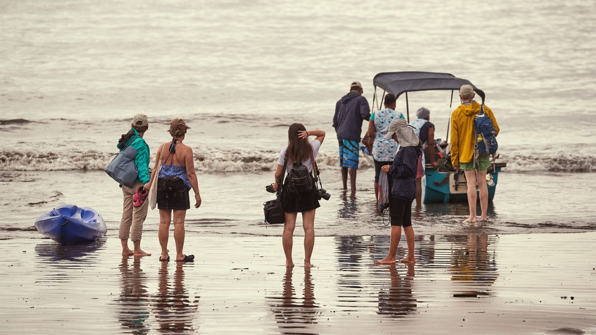 Cuánto tiempo hay entre Bahía Solano y Nuquí?