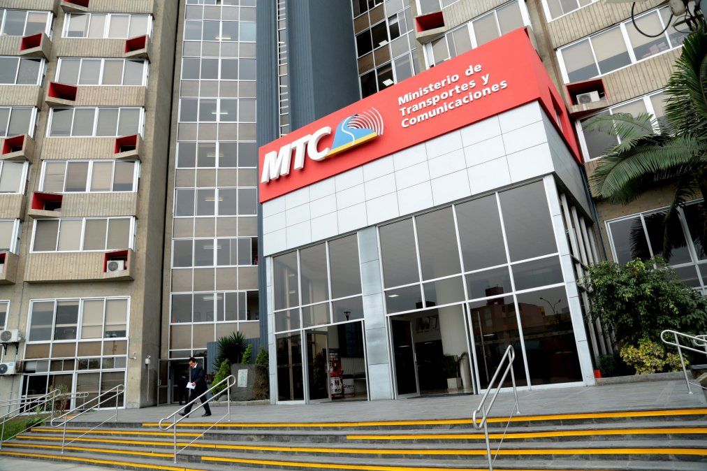 El titular del MTC, explicó que esta iniciativa de una vitrina especial, permitió exponer los proyectos que se están implementando a nivel nacional. - Ladevi Medios y Soluciones El titular del MTC, explicó que esta iniciativa de una vitrina especial, permitió exponer los proyectos que se están implementando a nivel nacional.