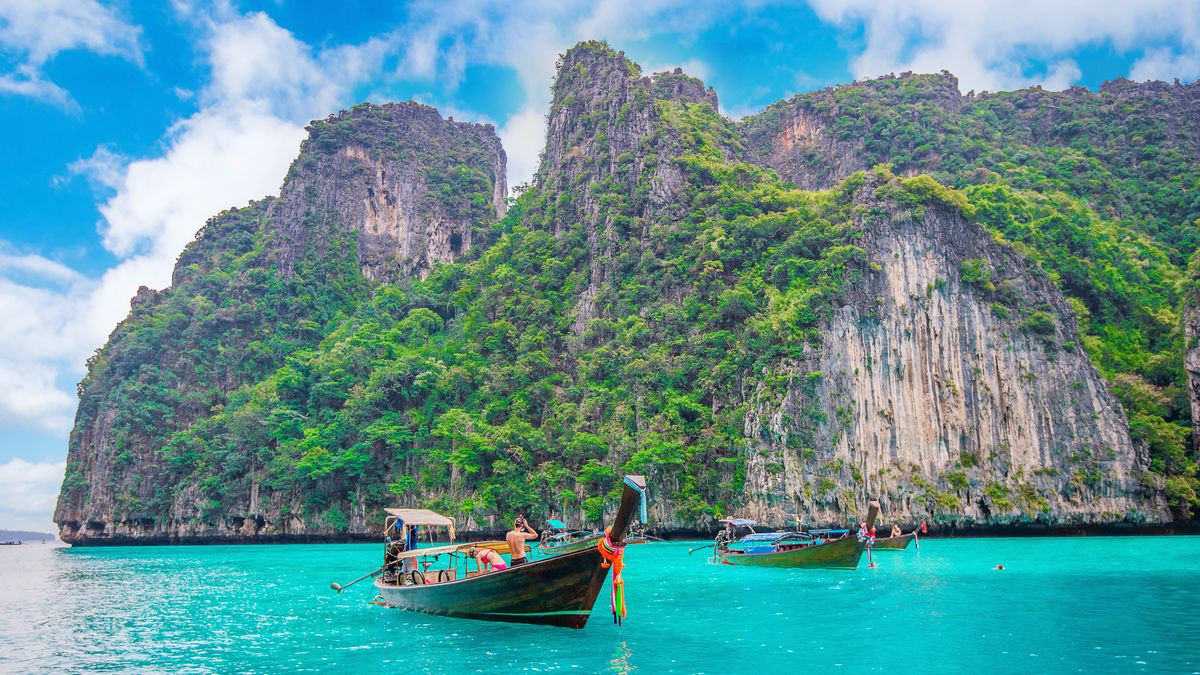 Islas Phi Phi, un archipiélago en el mar de Andamán, en Tailandia, ubicadas entre la isla de Phuket y la costa de la provincia de Krabi. 