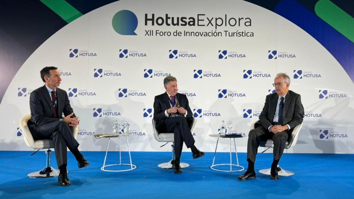 Hotusa Explora: Más allá del éxito: innovar para seguir liderando, moderado por Manuel Molina, director de Hosteltur, y con ponencias del presidente de Grupo Hotusa, Amancio López Seijas, y Simón Pedro Barceló, co-presidente de Barceló Hotels.&nbsp;