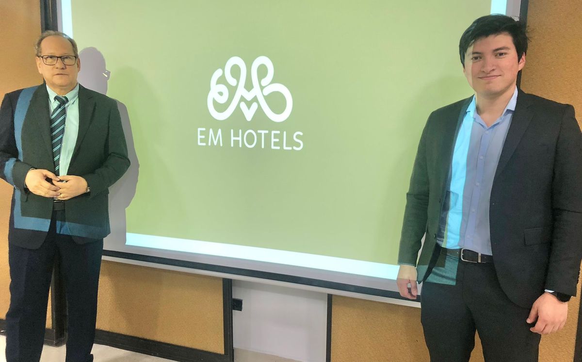 Gustavo Pinedo, director de Mercadeo de EM Hotels y Carlos Monroy, gerente administrativo del Hotel Andes Plaza.