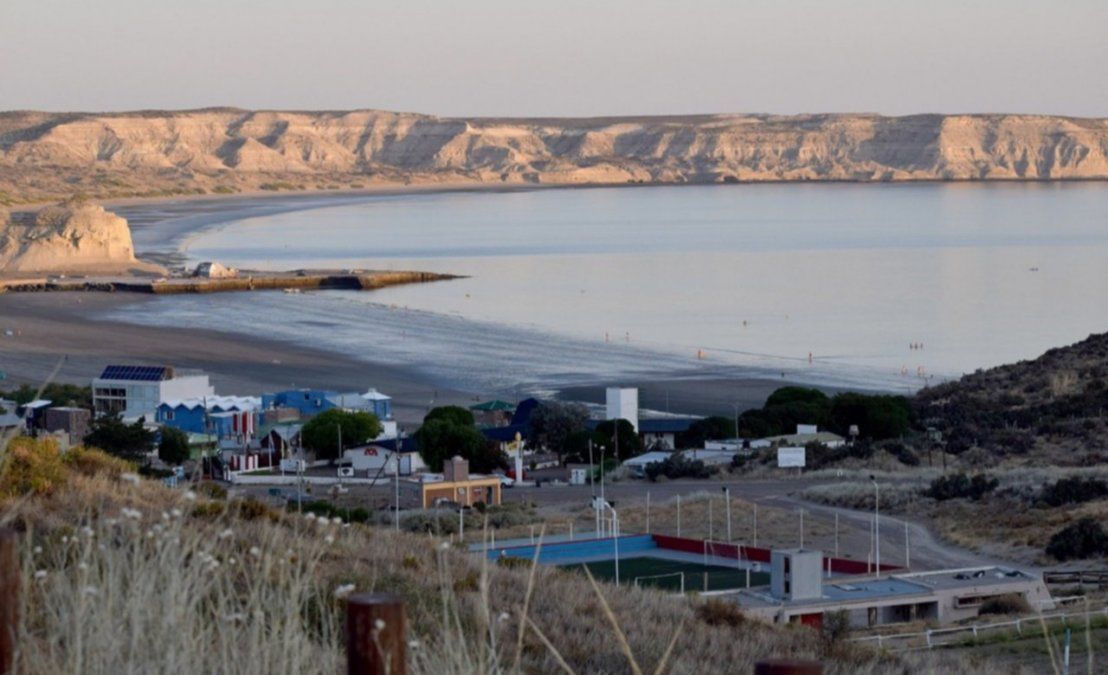 Chubut: para ingresar a Puerto Pirámides primero se debe abonar una entrada que permite el acceso a Península Valdez. Chubut: para ingresar a Puerto Pirámides primero se debe abonar una entrada que permite el acceso a Península Valdez.