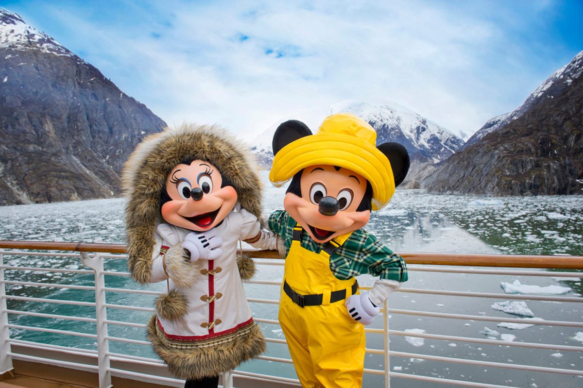 Mickey y Minnie, inefables anfitriones de los cruceros de Disney Cruise Line en Alaska. Mickey y Minnie, inefables anfitriones de los cruceros de Disney Cruise Line en Alaska.