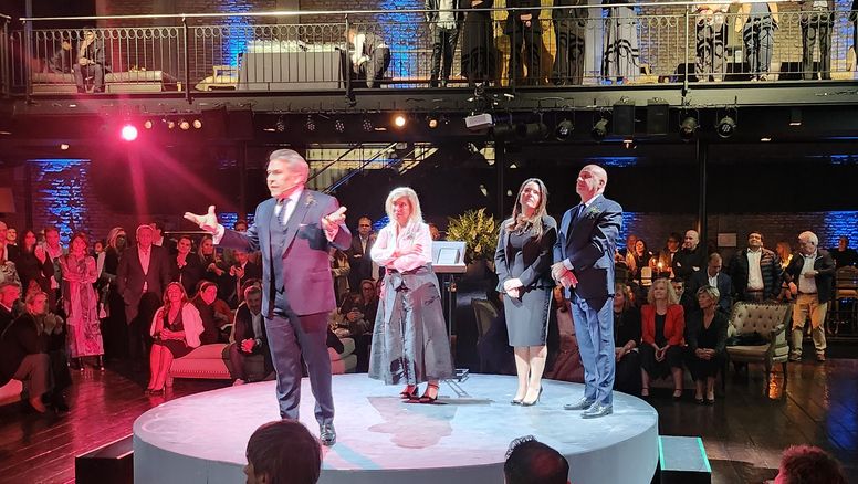 Alejandro Amestoy, presidente de Cynsa, junto a sus colaboradores más cercanos.