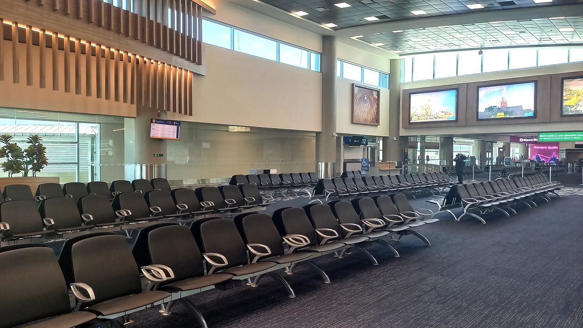 Zona ampliada en la sala de embarque internacional del Aeropuerto Internacional Mariscal Sucre de Quito. Zona ampliada en la sala de embarque internacional del Aeropuerto Internacional Mariscal Sucre de Quito.