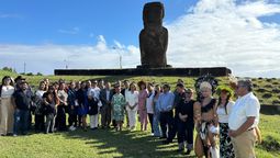 Delegaciones de San Pedro de Atacama y Torres del Paine visitaron Rapa Nui para suscribir el acuerdo.