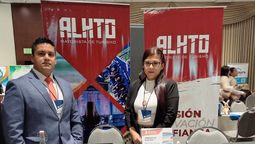 Equipo comercial Alhto Mayorista de Turismo, incluida Martha Alvarado, durante el Workshop de Ladevi Guayaquil. 