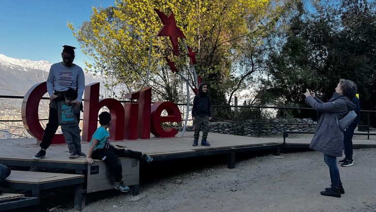 Subsecretaría de Turismo proyecta que Chile cierre el 2025 con aproximadamente 10% más turistas internacionales que al año anterior.