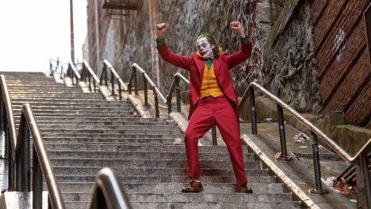 El Joker baila en las ahora famosas escaleras del Bronx. 