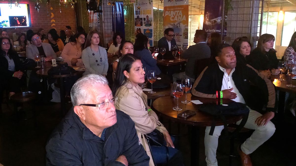 Un grupo de agencias de viajes asistió a la presentación de MW Turismo.