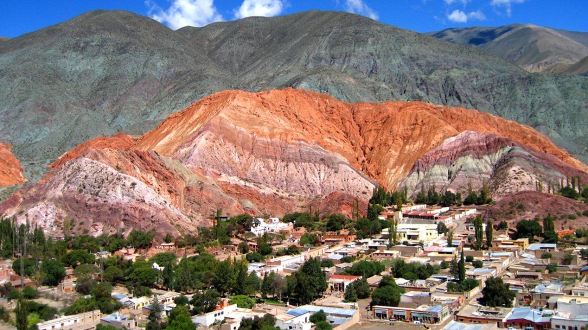 El cerro de los Siete Colores de Purmamarca es la foto más famosa de Jujuy. El cerro de los Siete Colores de Purmamarca es la foto más famosa de Jujuy.