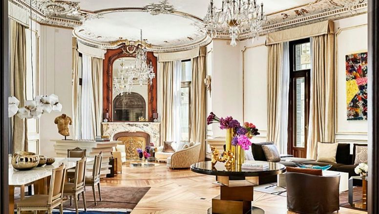 Suite de la cadena de hoteles Four Seasons, ubicada en su alojamiento en Madrid, una de las más lujosas de España.