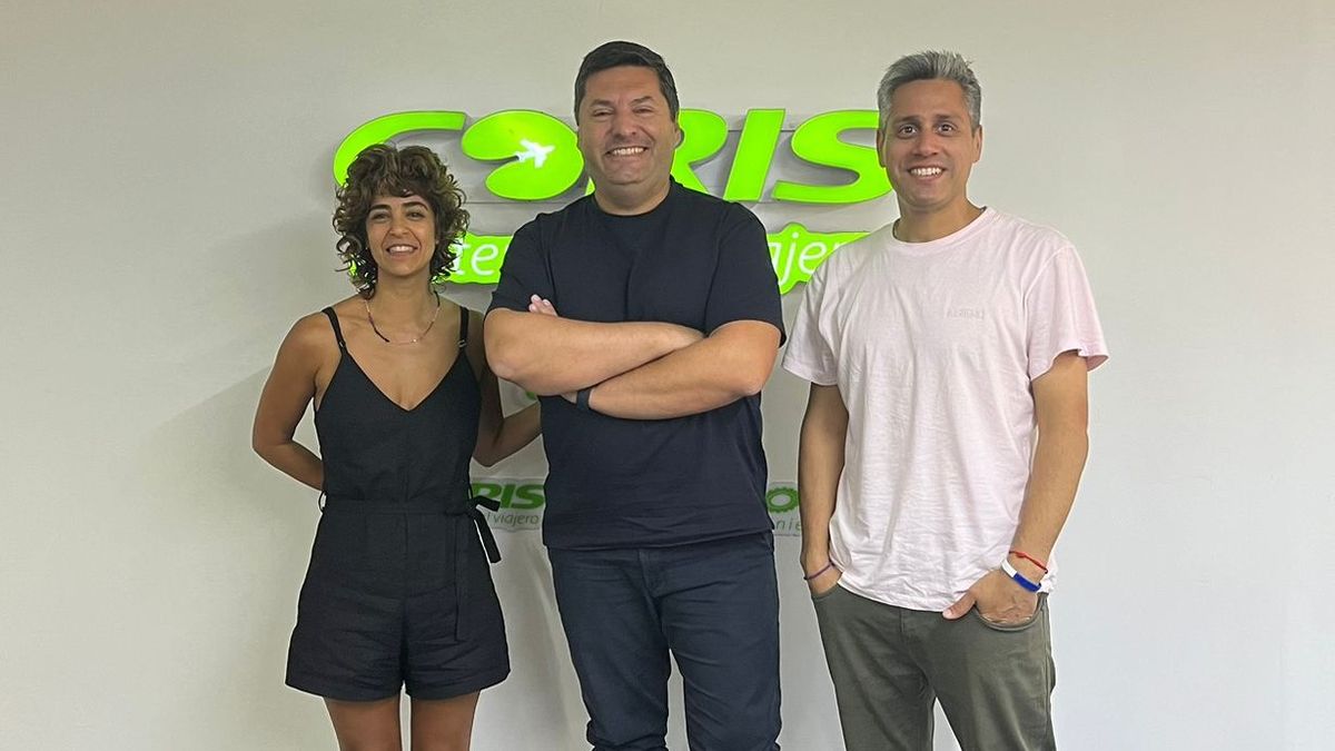 Adriana Arber, responsable de Cuentas Especiales de Coris; junto a Daniel Montero, gerente general de TKT.Travel; y Leandro Cardozo, gerente comercial AMBA de Coris.