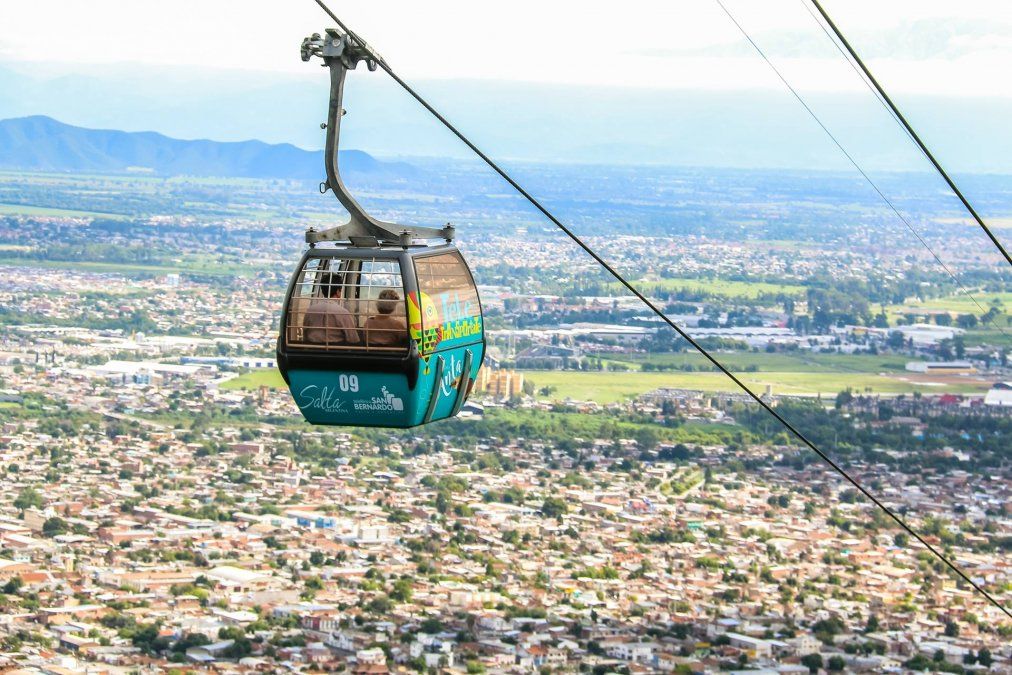 En Salta se puede visitar el Teleférico San Bernardo y disfrutar la vista en familia.