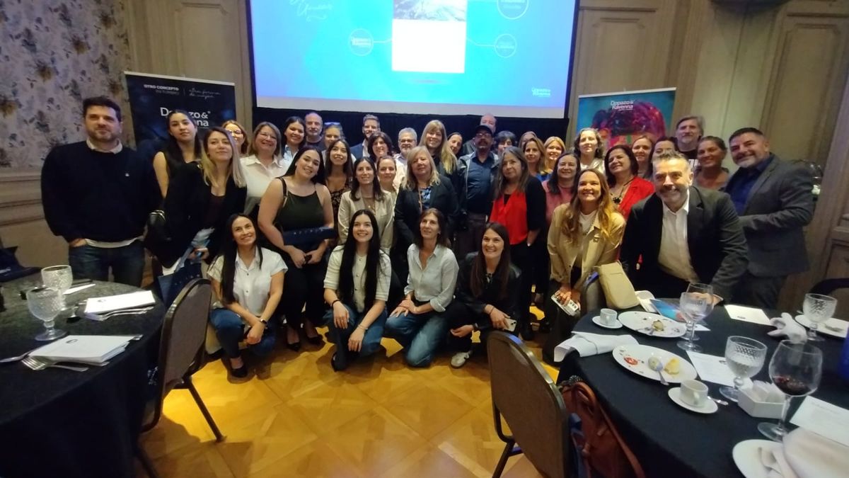 Dopazo & Ravenna: directivos y agentes de viajes al término del encuentro.