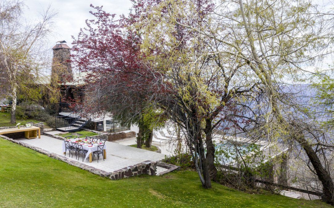 &nbsp;El hotel está rodeado de tres centros de esquí y bike parks de nivel internacional.