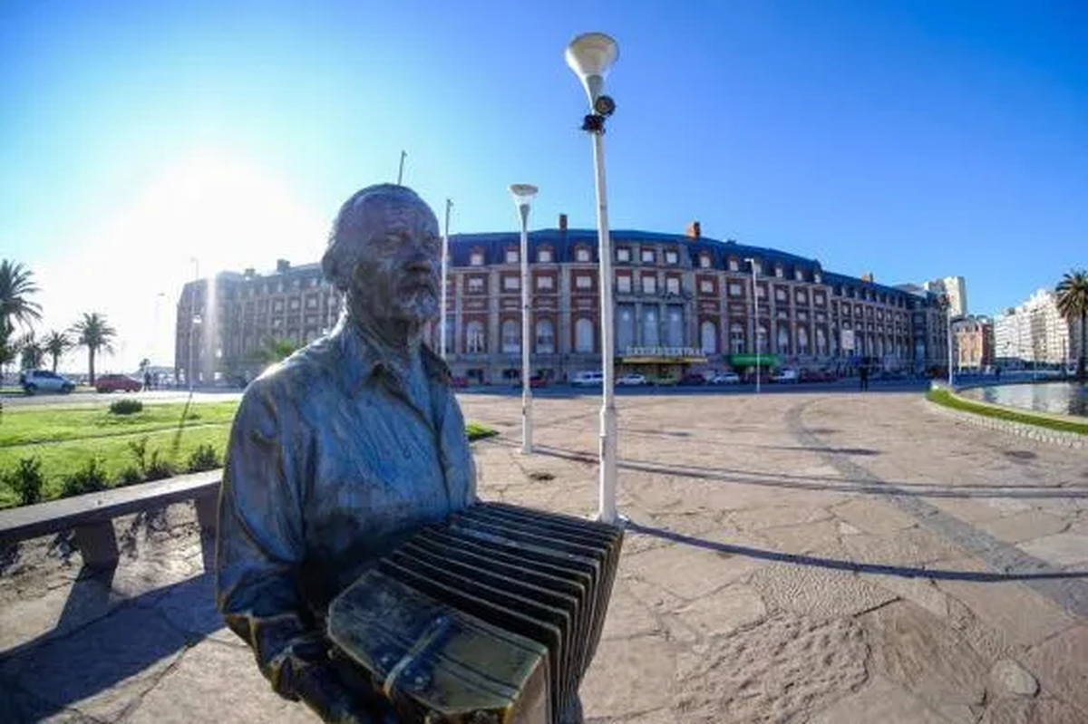 Mar del Plata: Tras las huellas de Astor Piazzolla es un circuito evocativo internacional único, en la ciudad.