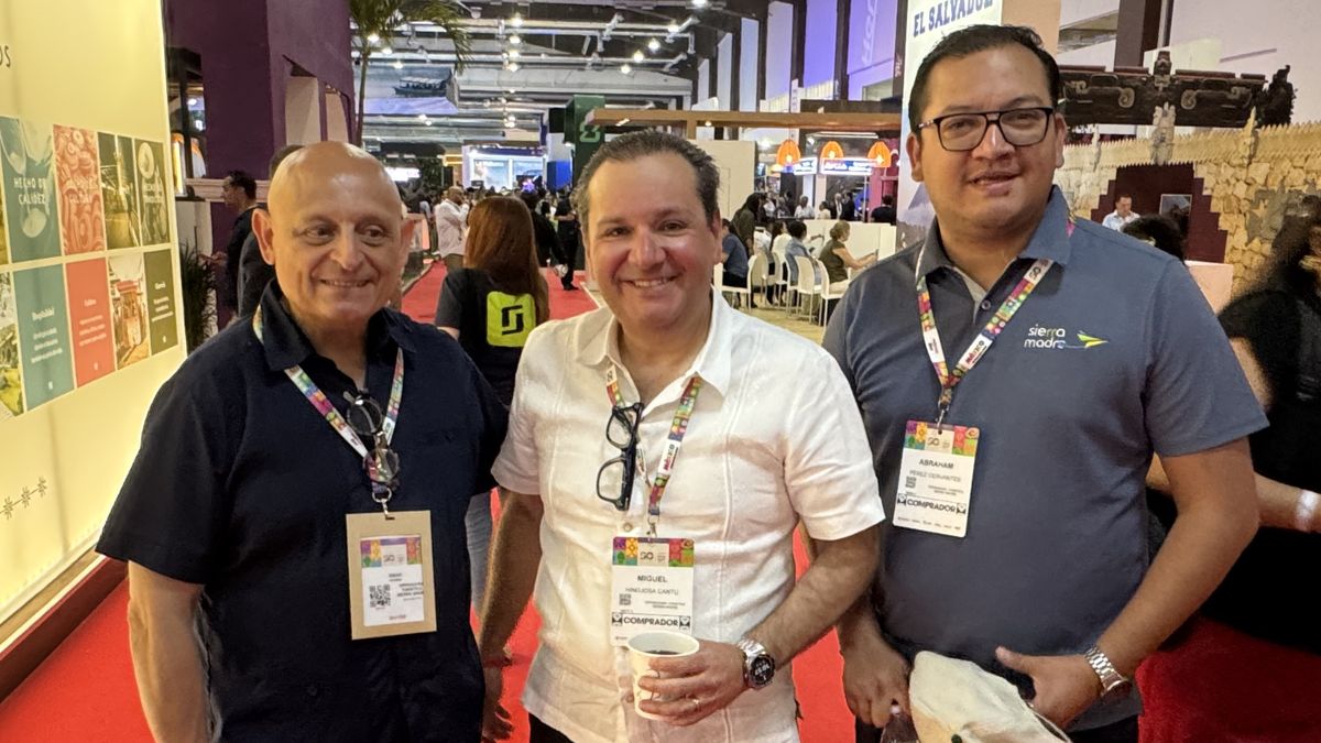 Ejecutivos de Operadora Turística Sierra Madre en Tianguis Turístico 2026.