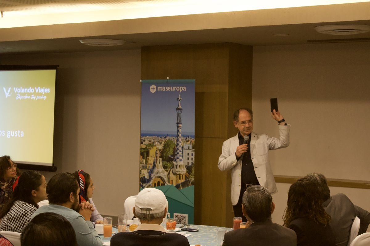 Miguel de la Cruz, director de maseuropa, durante las capacitaciones de Volando Viajes.