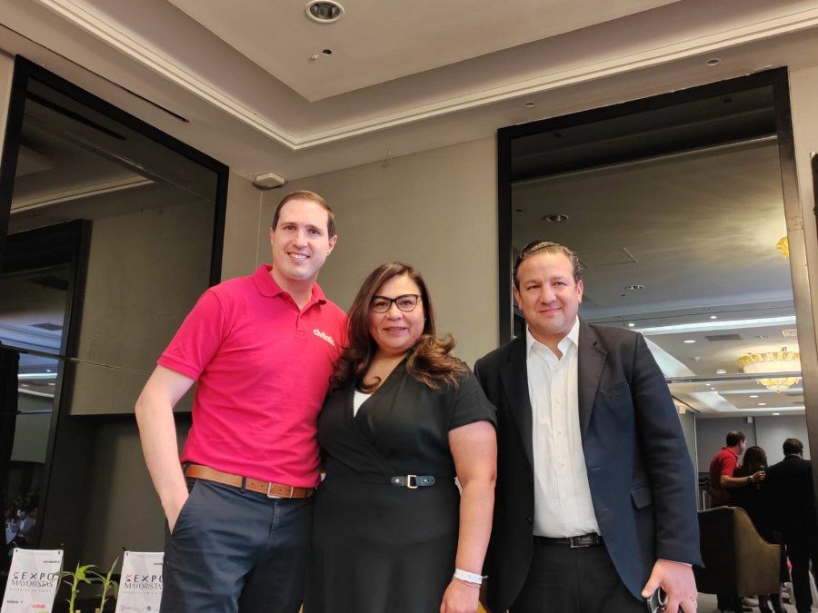 Juan Rossello, country manager México de Civitatis; y Lilia Álvaro, directora general de Juliá Tours; y Roberto Trauwitz, director general de Pe-Tra Operadora. Juan Rossello, country manager México de Civitatis; y Lilia Álvaro, directora general de Juliá Tours; y Roberto Trauwitz, director general de Pe-Tra Operadora.