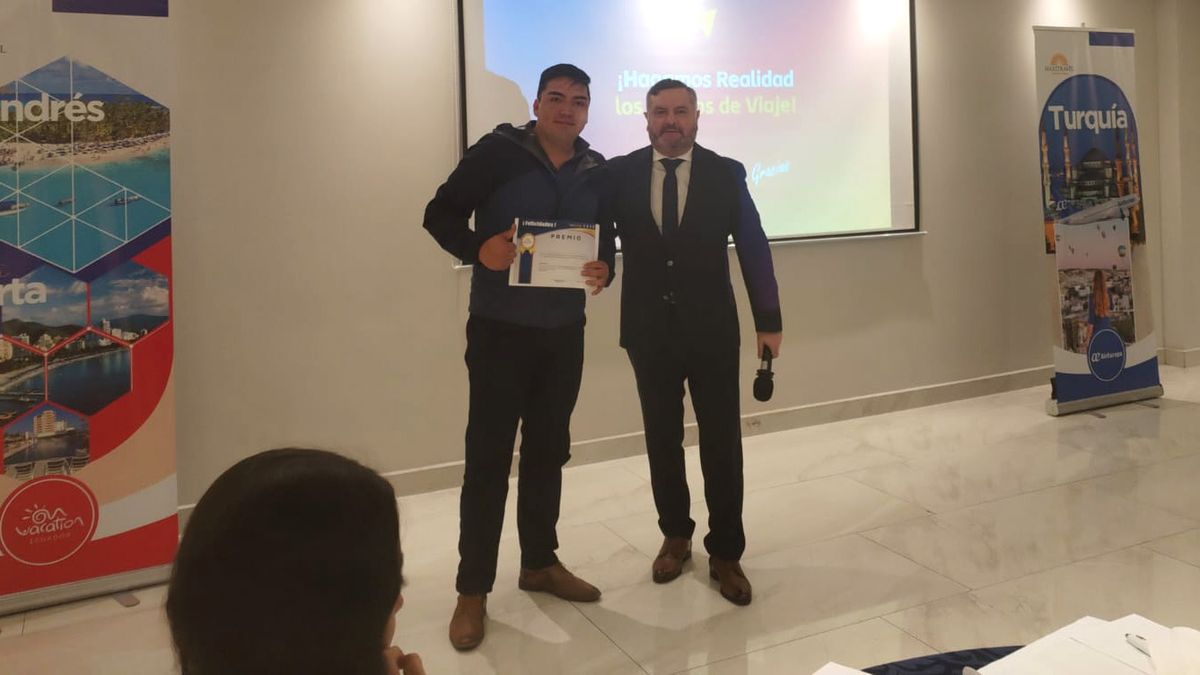 Maxitravel premió a agentes de viajes en Ambato, durante su mini caravana.