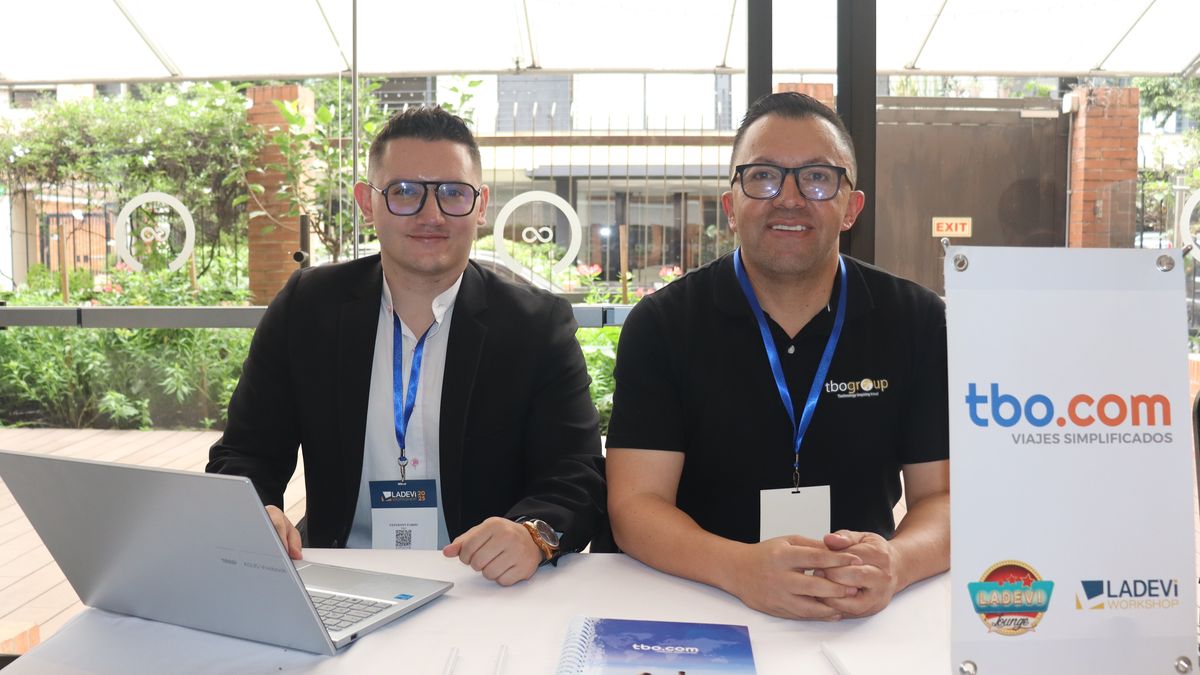 William Hernández, ejecutivo comercial de TBO Holidays para Colombia y equipo.