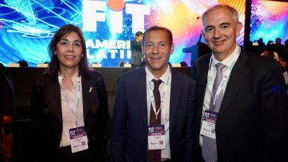Neuquén en FIT: Marisa Focarazzo (presidente de NeuquénTur), Omar Gutiérrez (gobernador de Neuquén) y Germán Bakker (subsecretario de Turismo).
