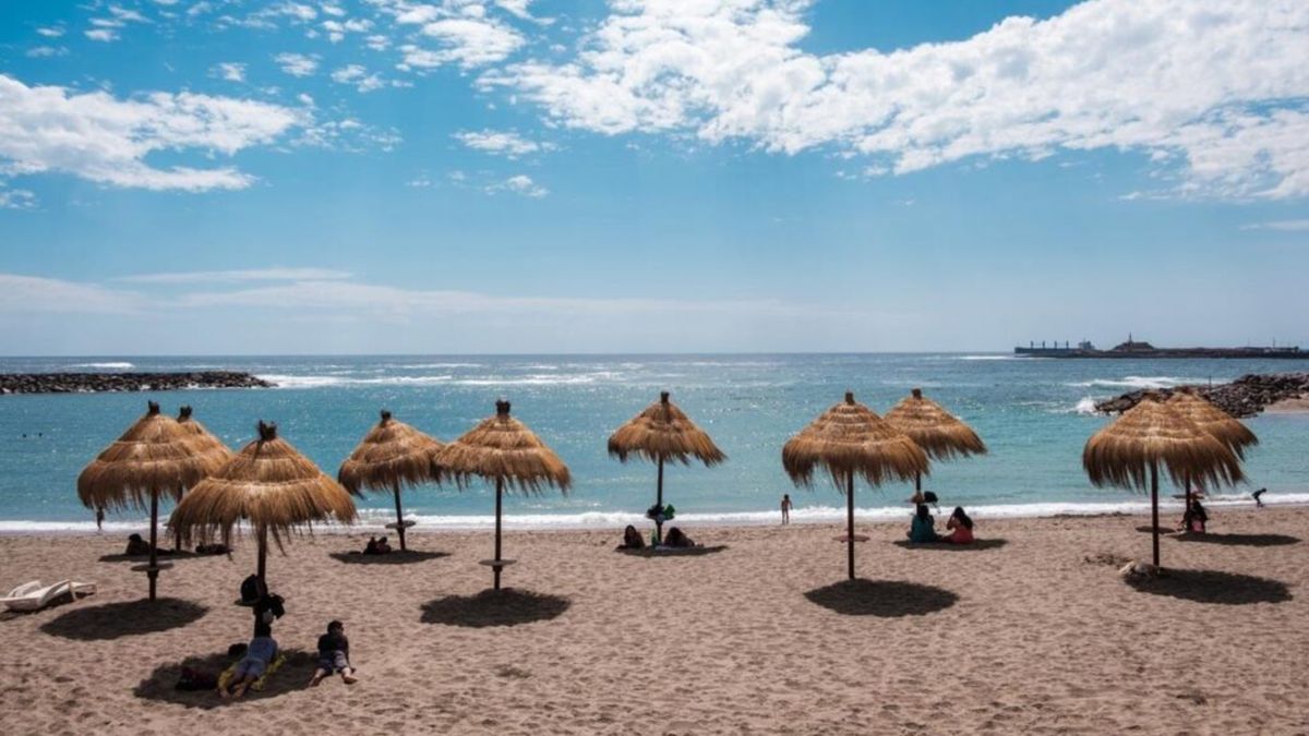 Esta playa pertenece al trío de las playas aptas para el baño y mejor equipadas de Arica, junto a La Lisera y Chinchorro.