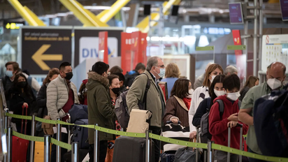 Colas en el aeropuerto internacional Adolfo Suárez-Madrid Barajas.