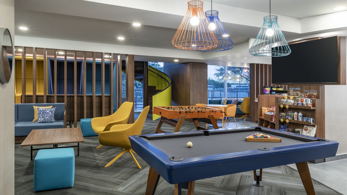 El Tru by Hilton Cali Sur en Colombia cuenta con confortables habitaciones, restaurante, gimnasio, y área de juegos con mesa de billar y metegol.