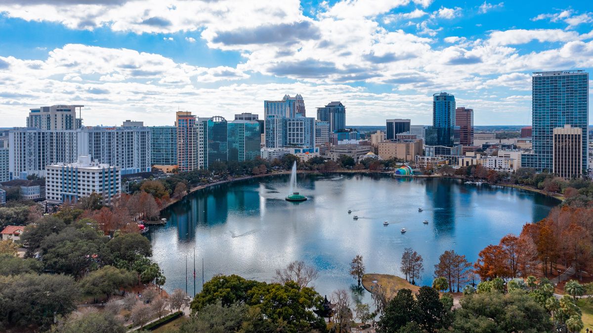 Lake Eola, naturaleza pura en el corazón de Orlando.