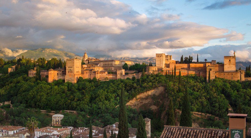 Seg&uacute;n datos de Turismo de Andaluc&iacute;a, 24,6 millones de personas visitaron la regi&oacute;n de enero a septiembre de 2022. Adem&aacute;s, de las playas, el patrimonio art&iacute;stico andaluz fue el principal atractivo para los viajeros.
