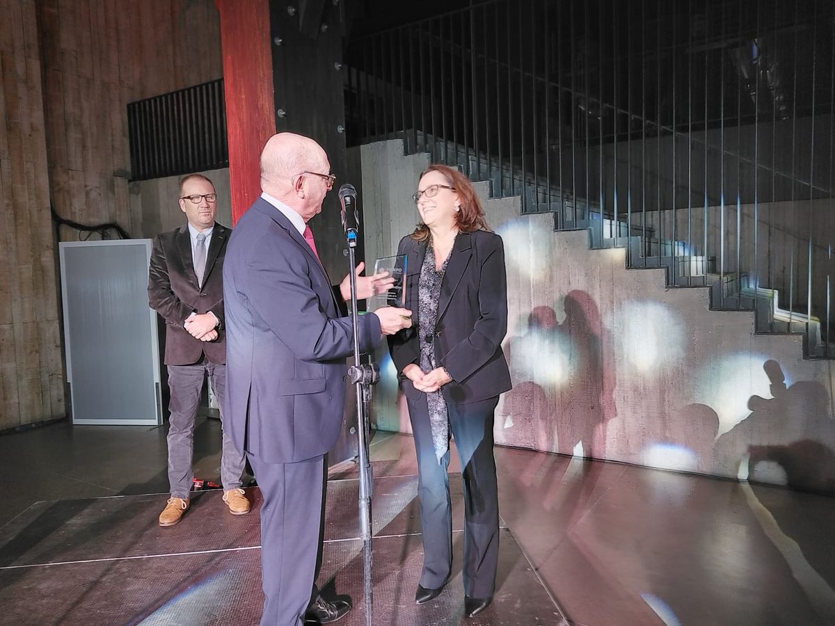 La presidenta ejecutiva de Fedetur, Helen Kouyoumdjian, fue reconocida por Fiexpo. 