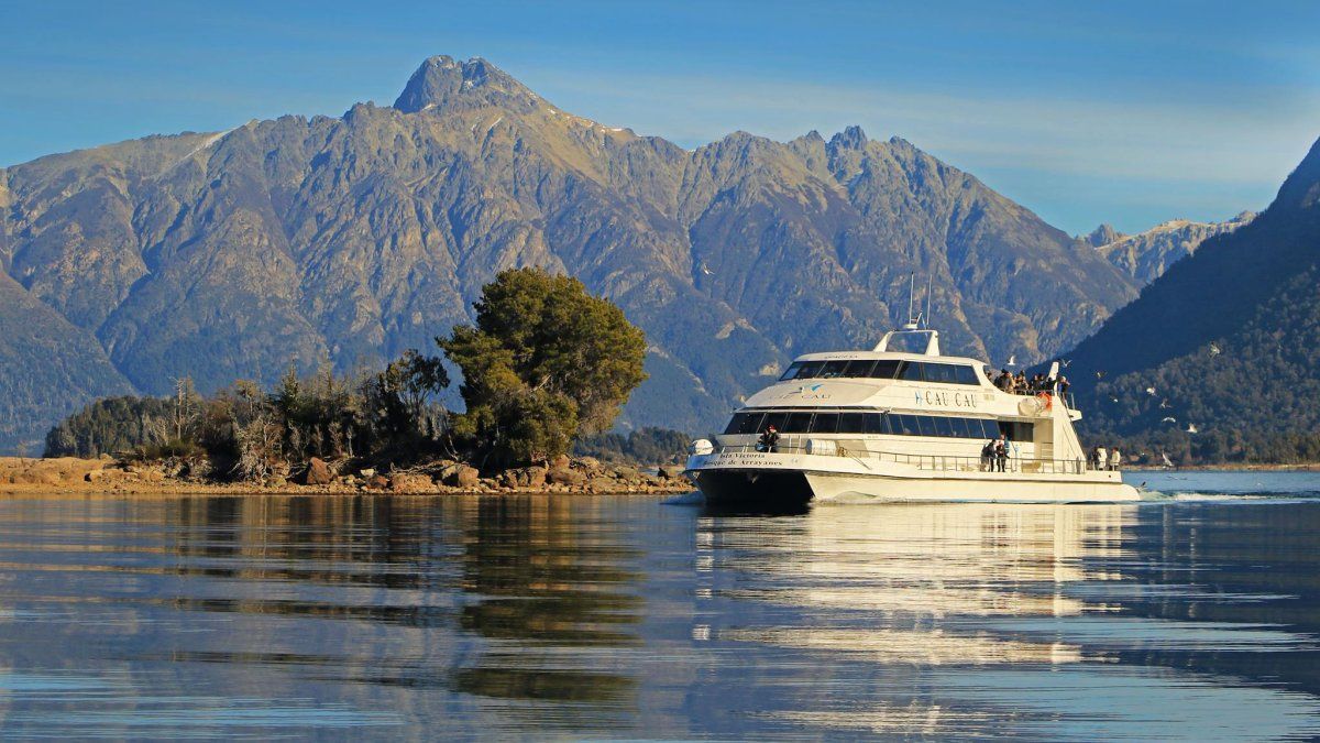 Los paseos lacustres son la mejor manera de recorrer los mágicos lagos de Bariloche en el verano.