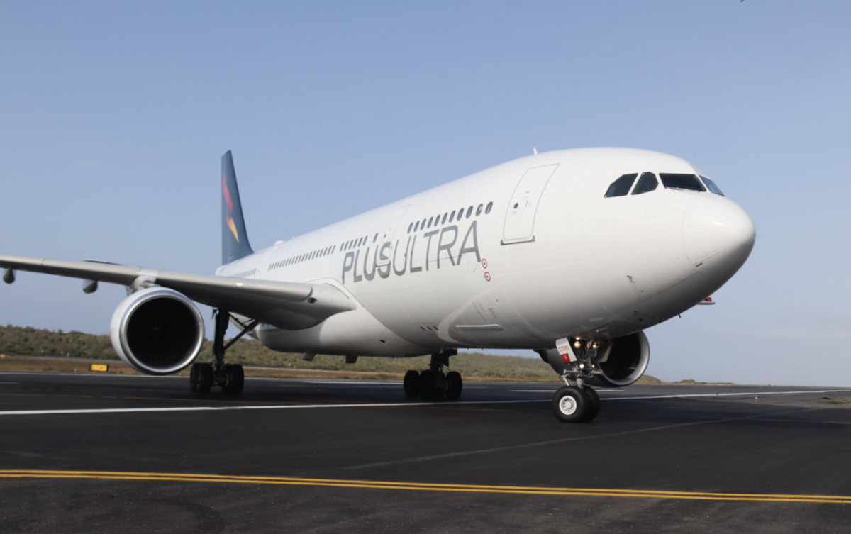 Airbus A330 de la aerolínea Plus Ultra.