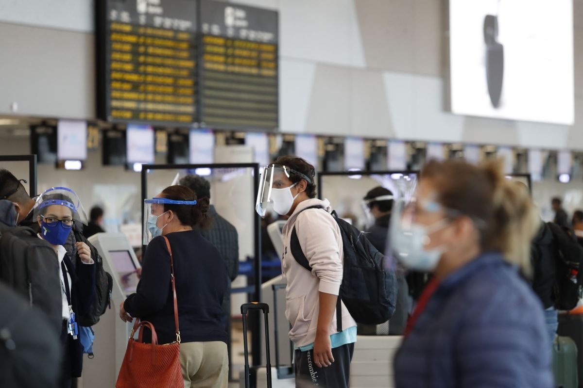 El gremio de aerolíneas señaló que eliminación del uso obligatorio de mascarillas en vuelos ayudará a recuperación del sector y fomentará la conectividad aérea.
