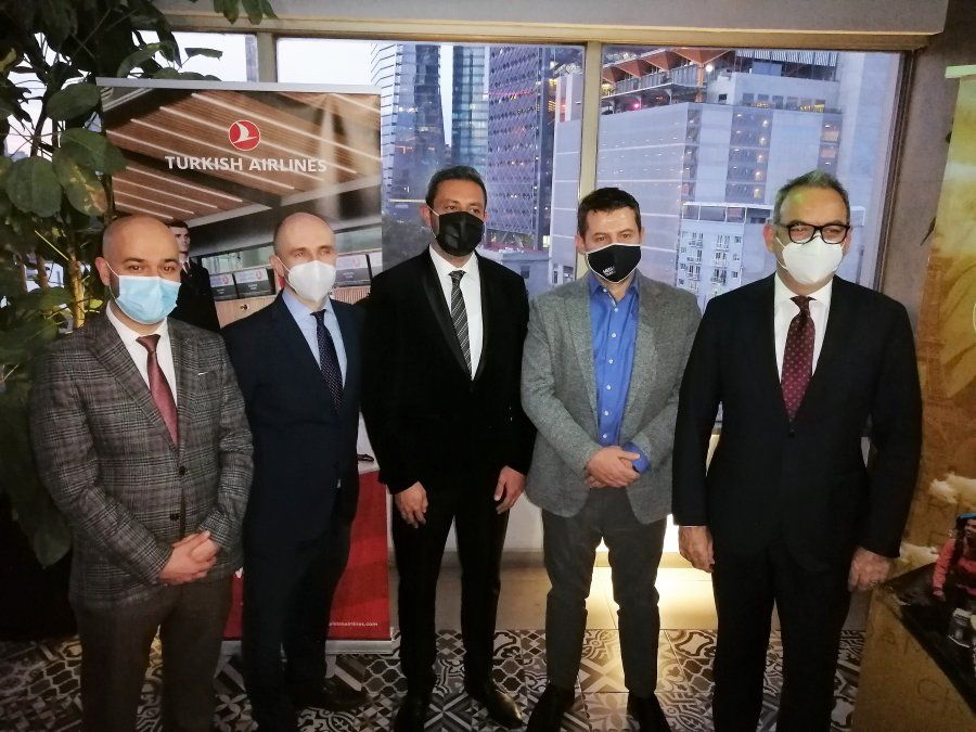 Directivos de Turkish Airlines y Mega Travel con el Embajador de Turquía en México y el representante de Sectur.