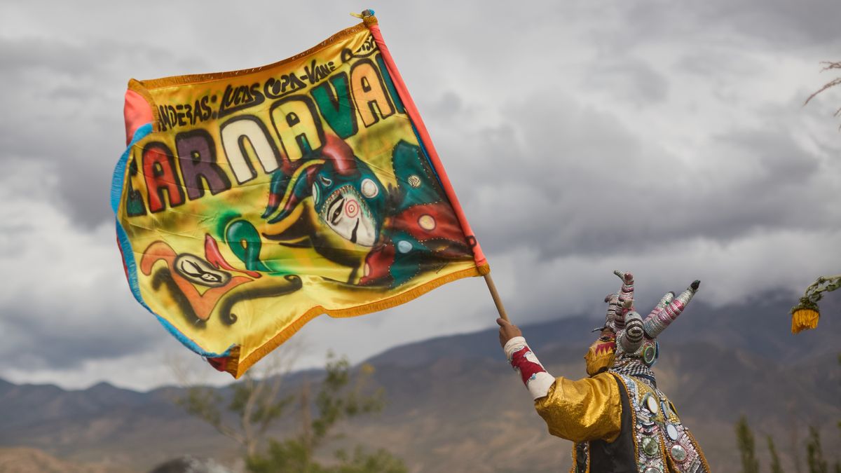 Carnaval en Jujuy: conocé qué es el desentierro del diablo en los populares festejos de la Quebrada de Humahuaca.