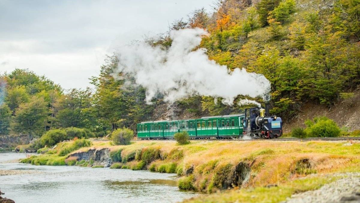 El Tren del Fin del Mundo es uno de los imperdibles de Ushuaia para visitar durante tu estadía.