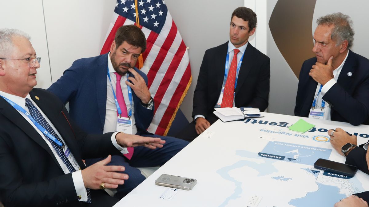 Cruceros: en Seatrade, Daniel Scioli afirmó que el Seaventure (de la firma 66° Expeditions) pidió amarre en Mar del Plata, pero aún sin itinerarios confirmados.